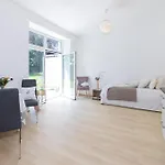 Bellavista Modernes Airport-apartment Mit Garten * Швехат