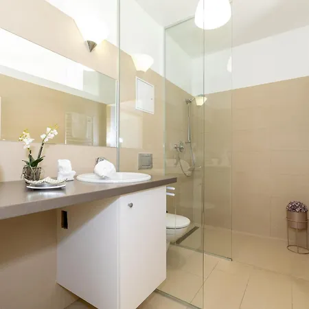 Modernes Airport-apartment Bellavista Mit Garten Schwechat