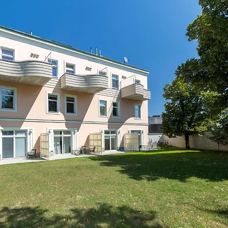 Bellavista Modernes Airport-apartment Mit Garten Швехат