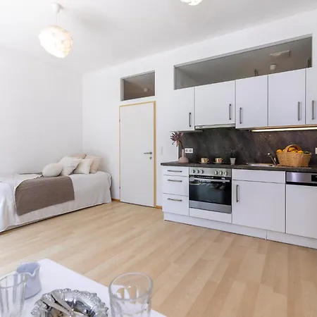 Modernes Airport-apartment Bellavista Mit Garten Schwechat