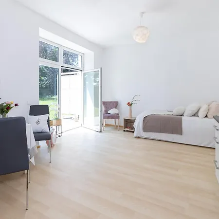 Modernes Airport-apartment Bellavista Mit Garten * Schwechat