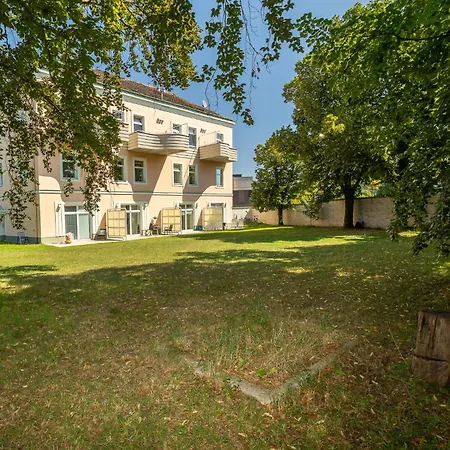 Bellavista Modernes Airport-apartment Mit Garten Διαμέρισμα