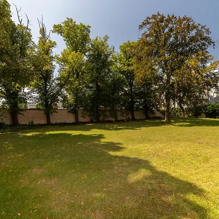 Apartment Bellavista Modernes Airport-apartment Mit Garten *
