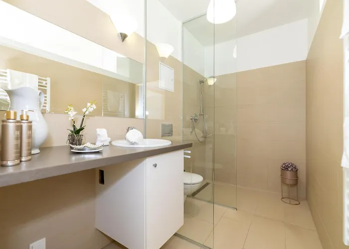 Modernes Airport-apartment Bellavista Mit Garten שווכאט